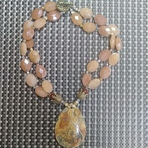 Stone well-crafted vintage necklace